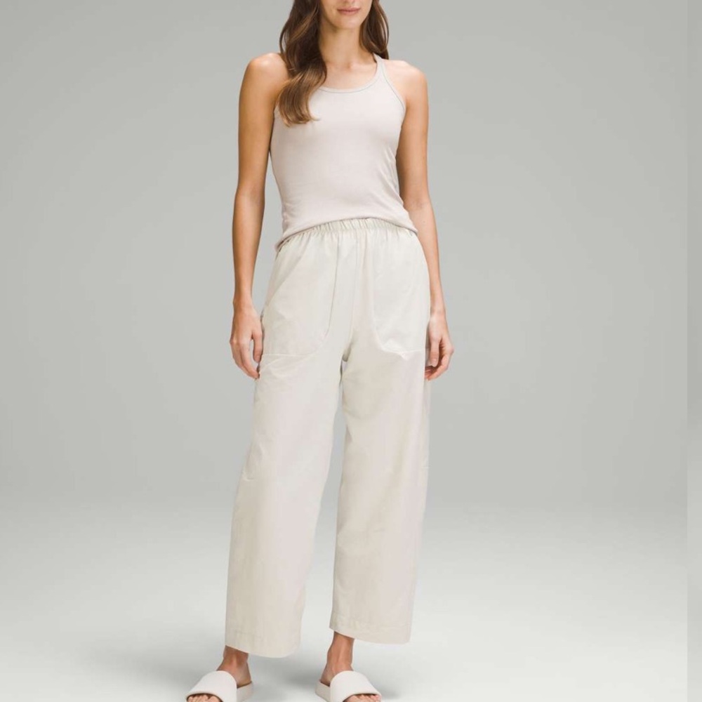 2024 Lululemon Lightweight Mid-Rise Barrel-Leg Pant
Bone 31” Inseam